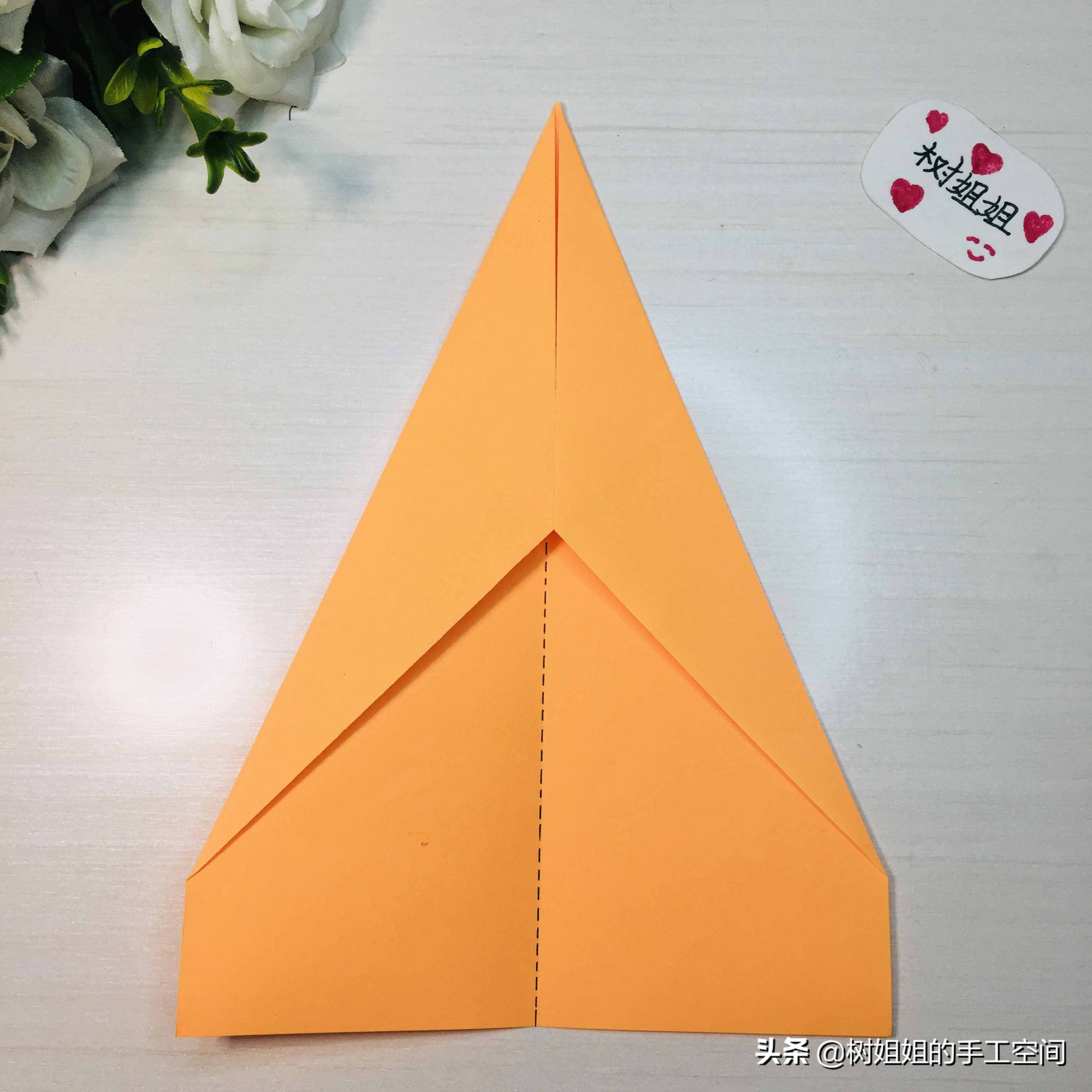 [转两圈飞回来的纸飞机]转了一大圈飞回来的纸飞机