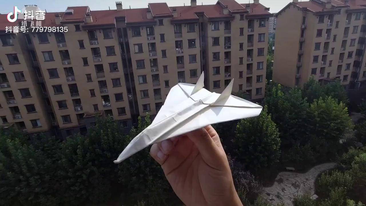 [纸飞机一直飞]纸飞机一直飞的动画MV